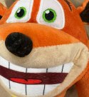 Crash Bandicoot maskotka Crash łapki w górze 32cm